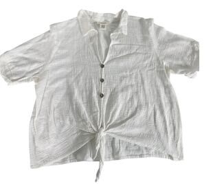 Urban Romantics White Tie Front Crop Top Womens M Textured Button Down Blouse